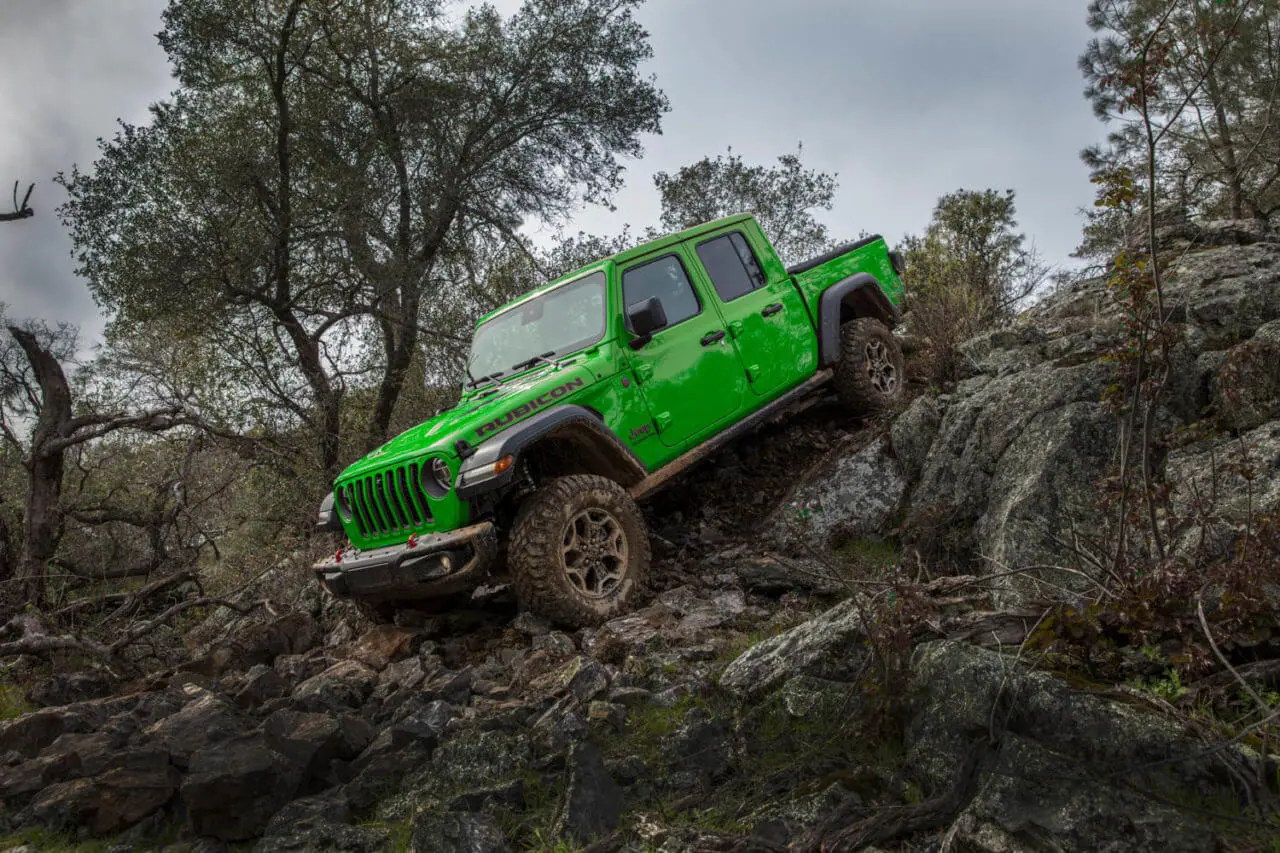 Fuel Off-Road - Gator Green! with 4” @readylift Lift Kit @back_country_4x4  #FuelOffroad ZEPHYR 20X9 #jeep #rubicon #gladiator